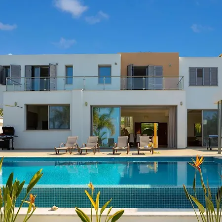 Limni - Beachfront Four Bedroom Luxury *