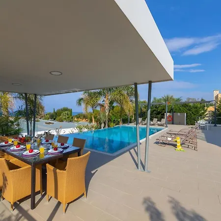 Limni - Beachfront Four Bedroom Luxury