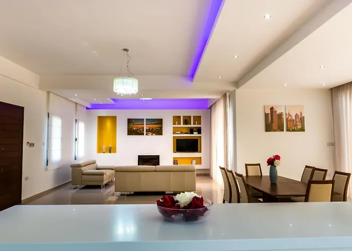 Limni - Beachfront Four Bedroom Luxury Polis