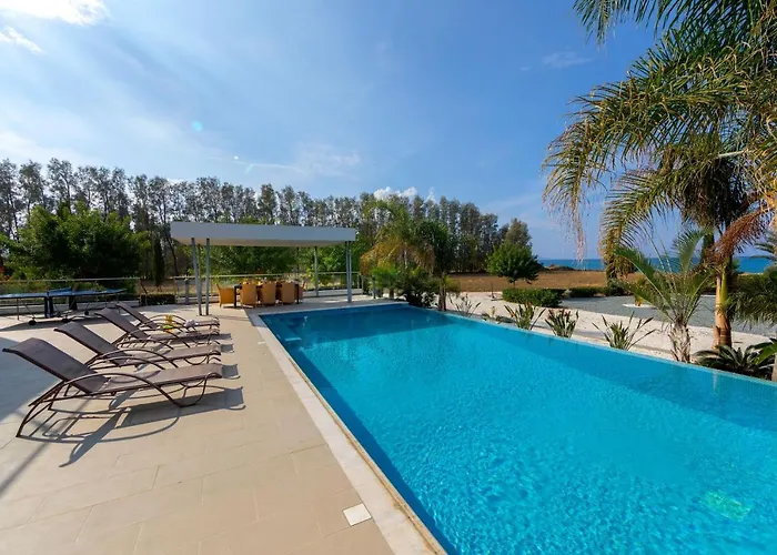 Limni - Beachfront Four Bedroom Luxury