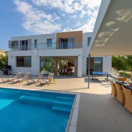 Limni - Beachfront Four Bedroom Luxury *
