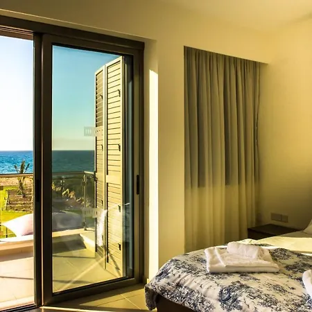 Limni - Beachfront Four Bedroom Luxury *