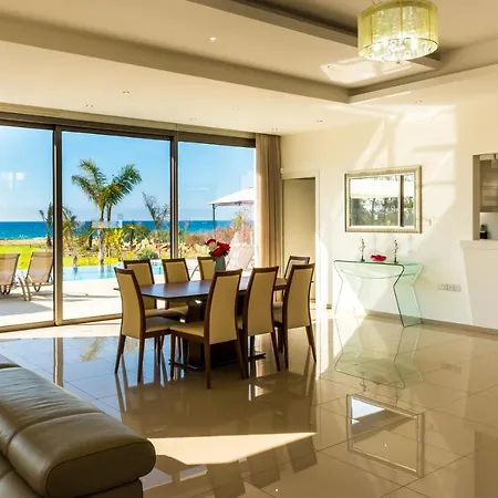 Limni - Beachfront Four Bedroom Luxury Polis