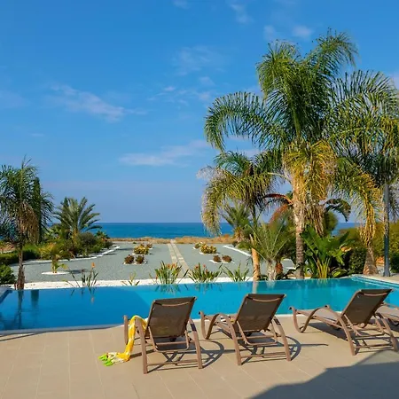Вилла Limni - Beachfront Four Bedroom Luxury