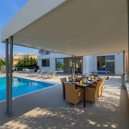 Limni - Beachfront Four Bedroom Luxury Вилла Полис