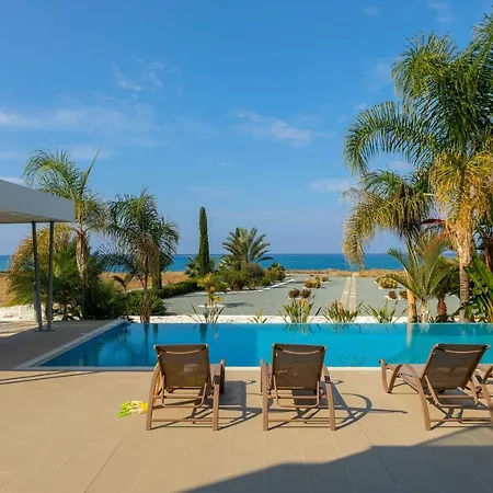 Limni - Beachfront Four Bedroom Luxury Вилла *