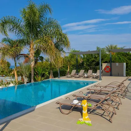 Limni - Beachfront Four Bedroom Luxury Villa