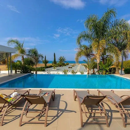 Вилла Limni - Beachfront Four Bedroom Luxury *