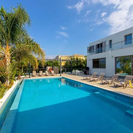 Limni - Beachfront Four Bedroom Luxury * Полис