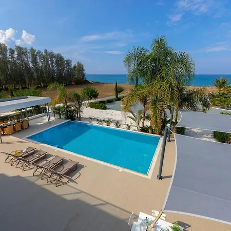 Limni - Beachfront Four Bedroom Luxury ヴィラ