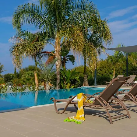 Limni - Beachfront Four Bedroom Luxury Villa *