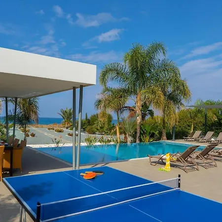 Вилла Limni - Beachfront Four Bedroom Luxury *