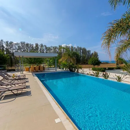 Limni - Beachfront Four Bedroom Luxury