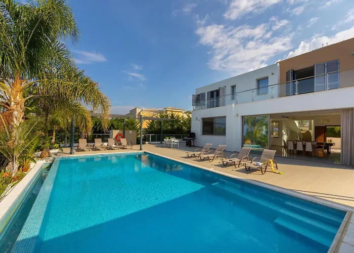 Limni - Beachfront Four Bedroom Luxury Villa