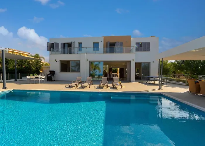 Limni - Beachfront Four Bedroom Luxury Villa