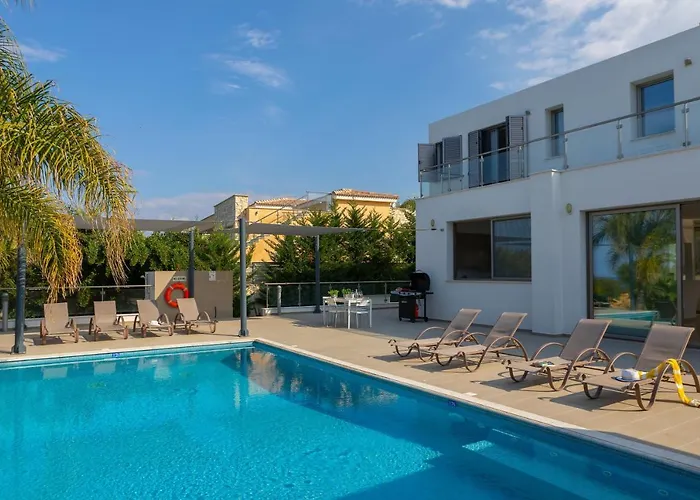 Limni - Beachfront Four Bedroom Luxury