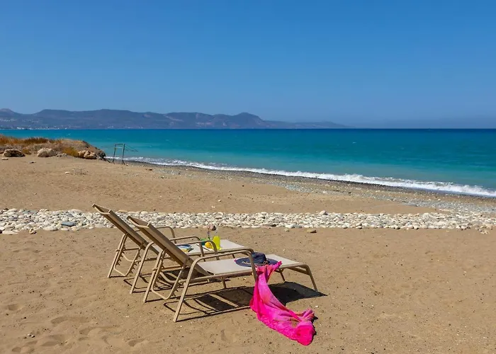 Limni - Beachfront Four Bedroom Luxury *