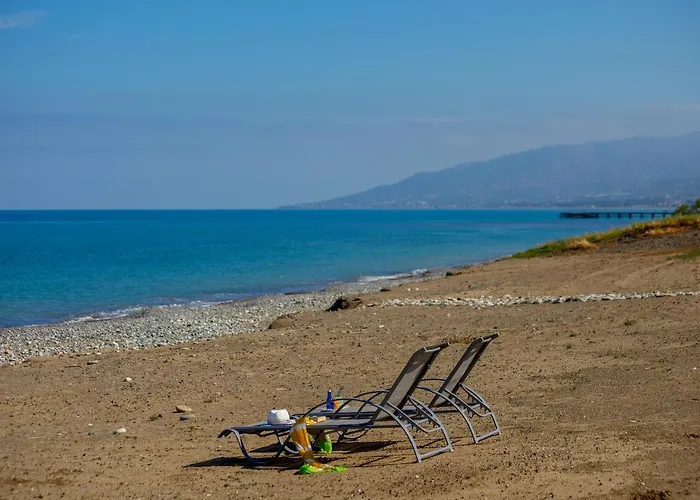 Villa Limni - Beachfront Four Bedroom Luxury Polis