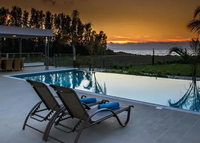 Limni - Beachfront Four Bedroom Luxury