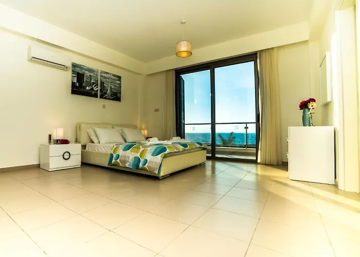 Limni - Beachfront Four Bedroom Luxury Polis