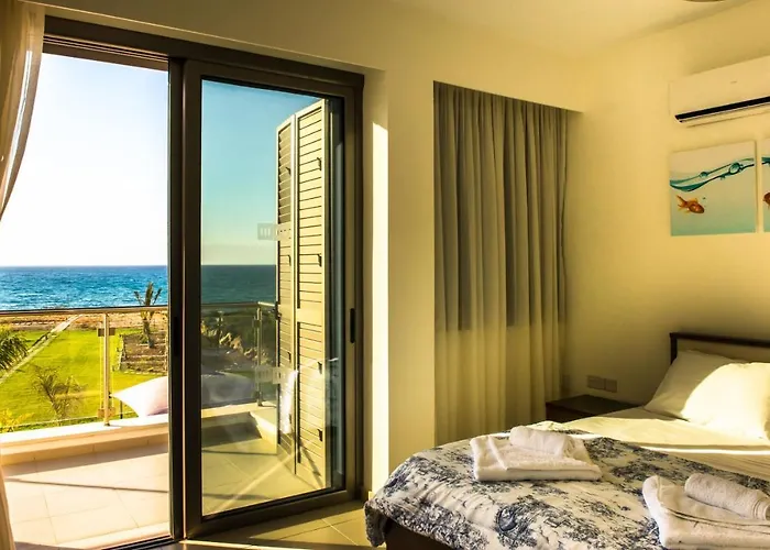 Limni - Beachfront Four Bedroom Luxury *