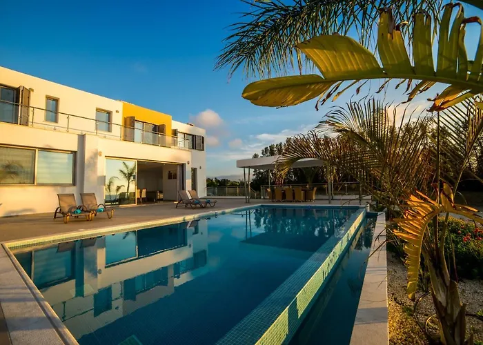 Limni - Beachfront Four Bedroom Luxury Villa *