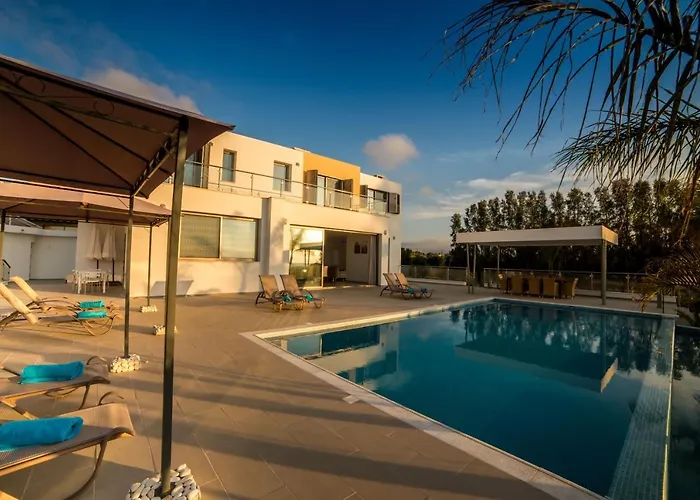 Villa Limni - Beachfront Four Bedroom Luxury Polis