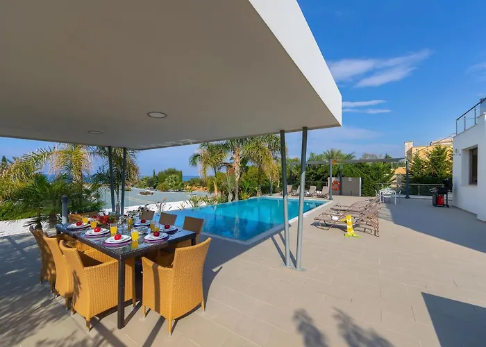 Limni - Beachfront Four Bedroom Luxury