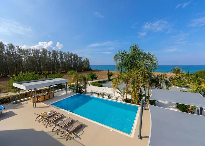 Villa Limni - Beachfront Four Bedroom Luxury