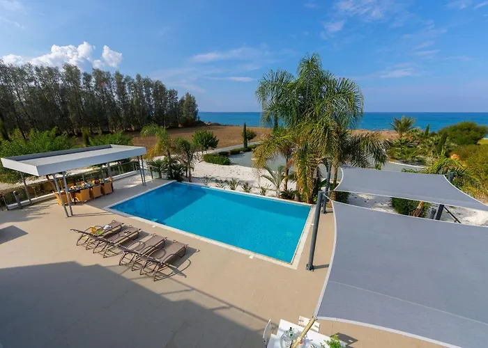 Limni - Beachfront Four Bedroom Luxury Villa